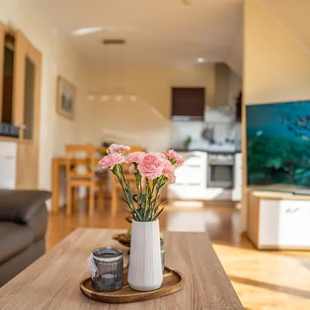 Schultz Apartman *